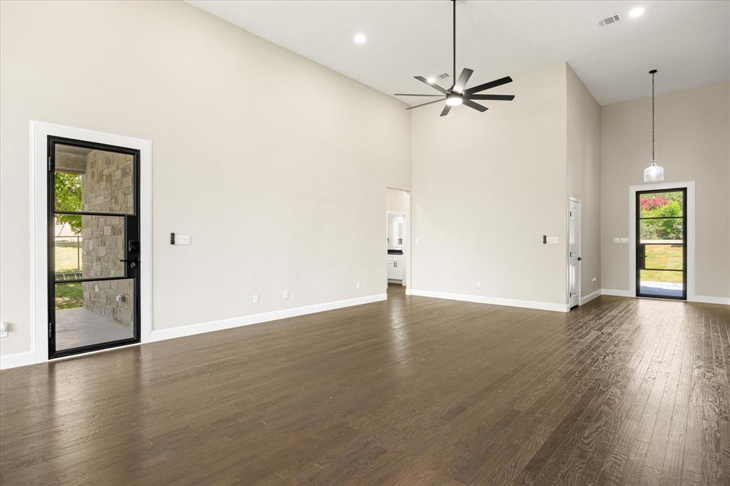 210 Knob Hill Drive Property Photo 8