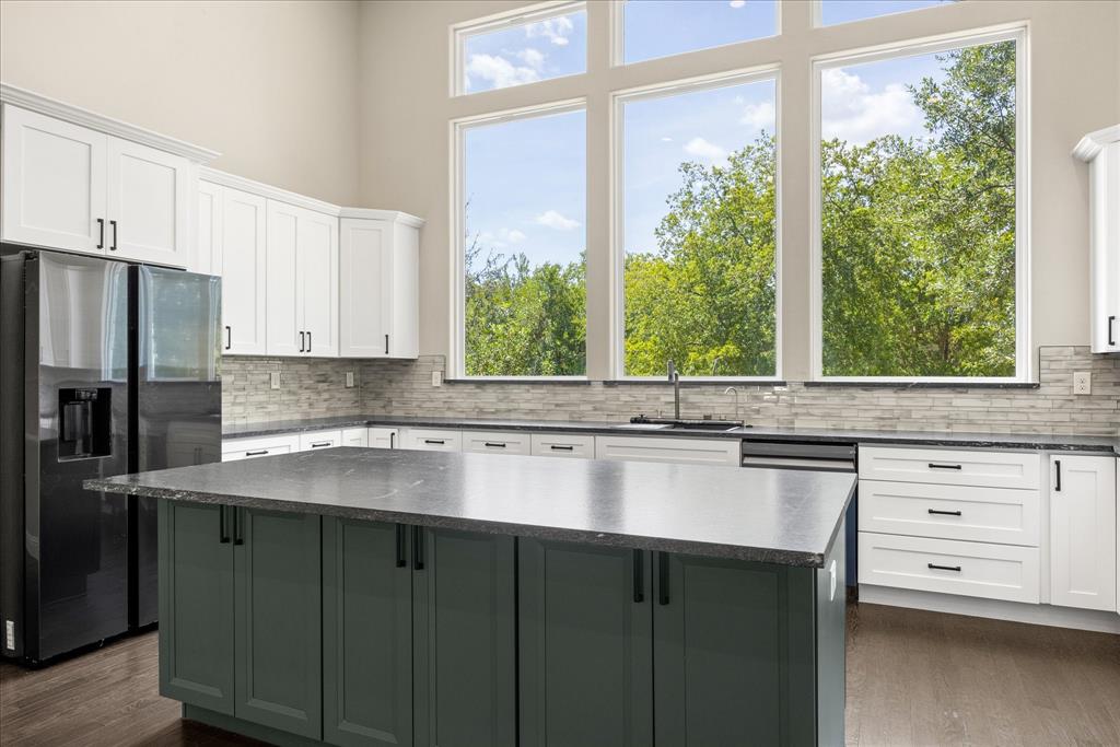 210 Knob Hill Drive Property Photo 10