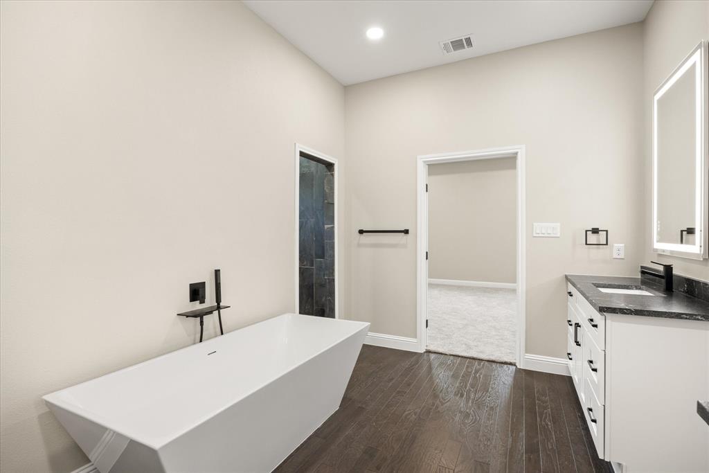 210 Knob Hill Drive Property Photo 17