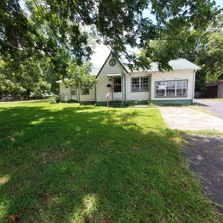 111 Se Avenue N Property Photo 1