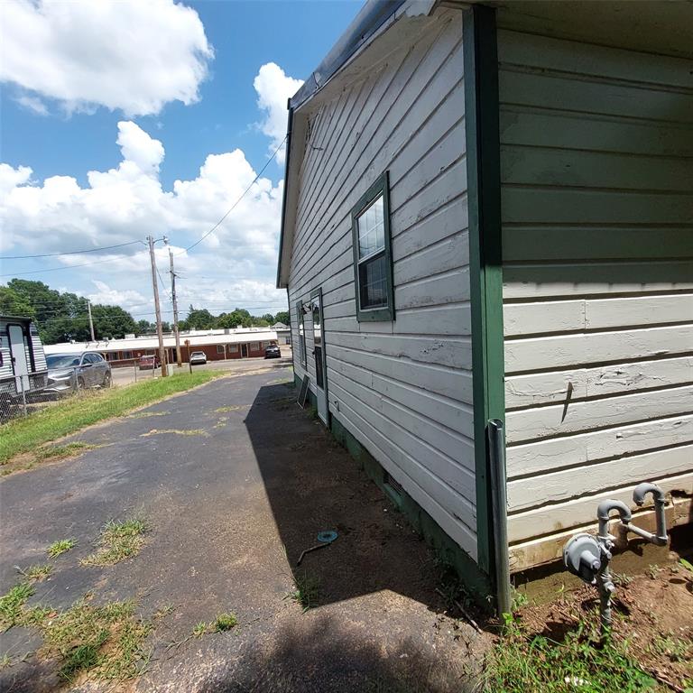 111 Se Avenue N Property Photo 6