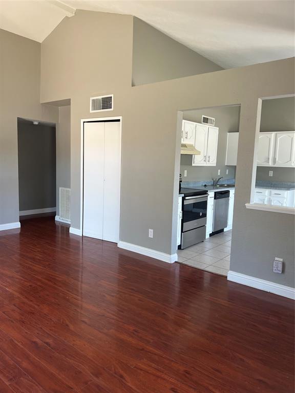 2101 Pennington Drive Property Photo 3