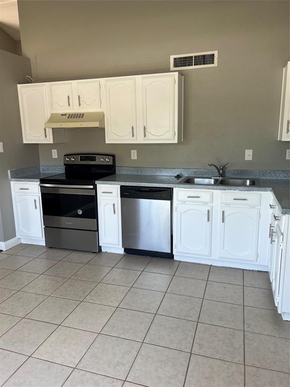 2101 Pennington Drive Property Photo 4