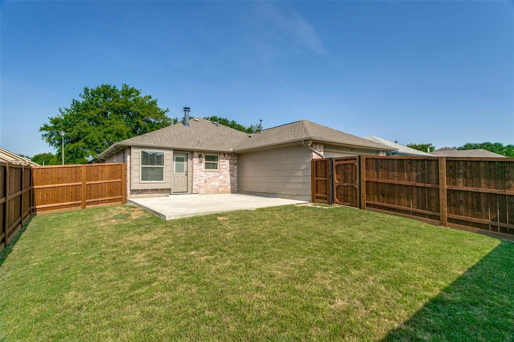 2212 Silverthorn Lane Property Photo 6