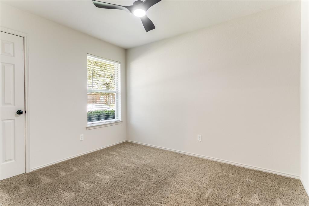 2212 Silverthorn Lane Property Photo 19