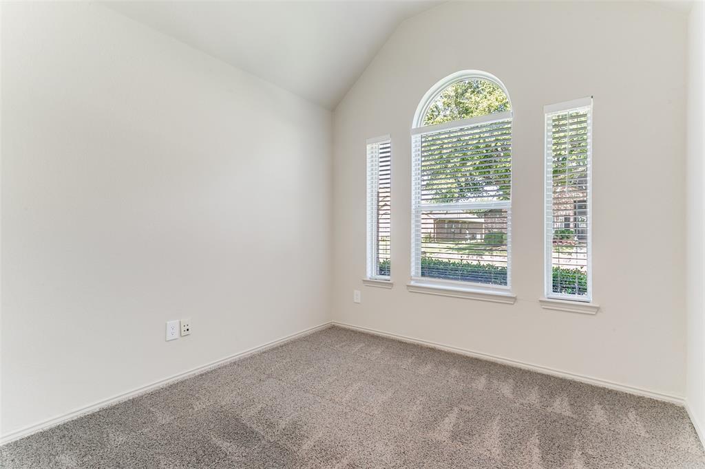 2212 Silverthorn Lane Property Photo 20