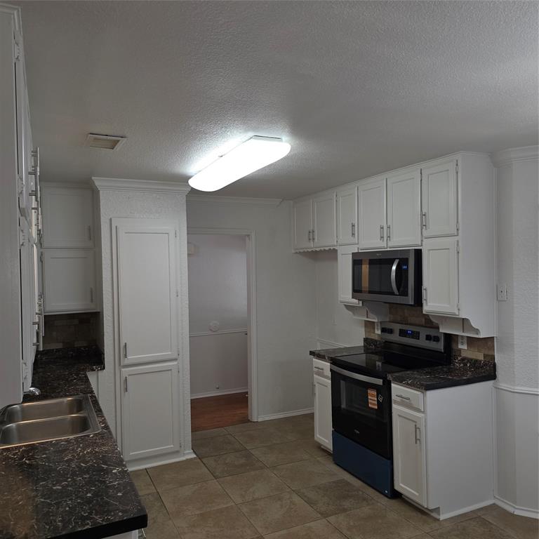 5525 Parliament Drive Property Photo 10
