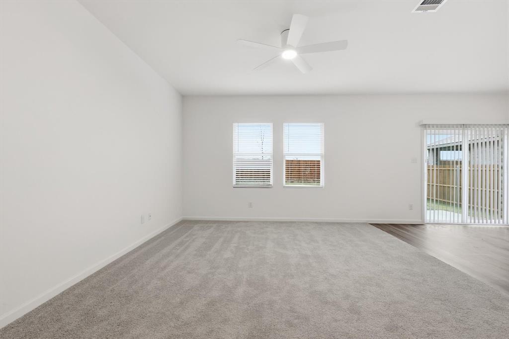 2106 Meadow Park Drive Property Photo 7