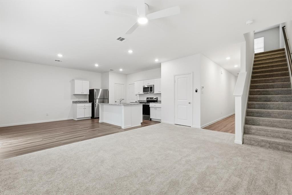 2106 Meadow Park Drive Property Photo 9