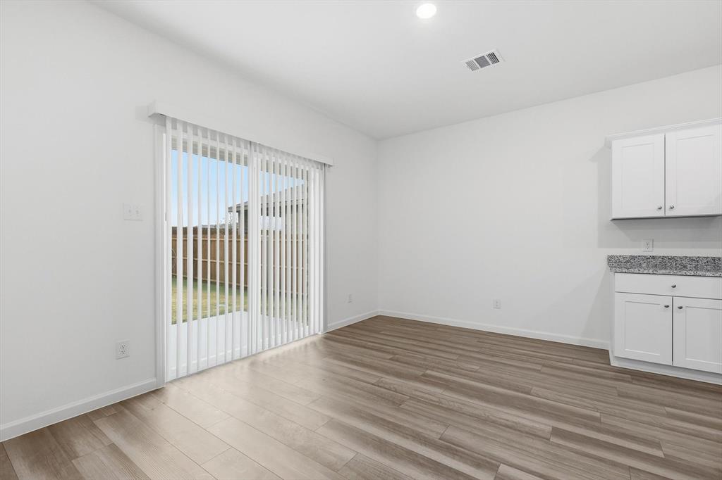 2106 Meadow Park Drive Property Photo 10