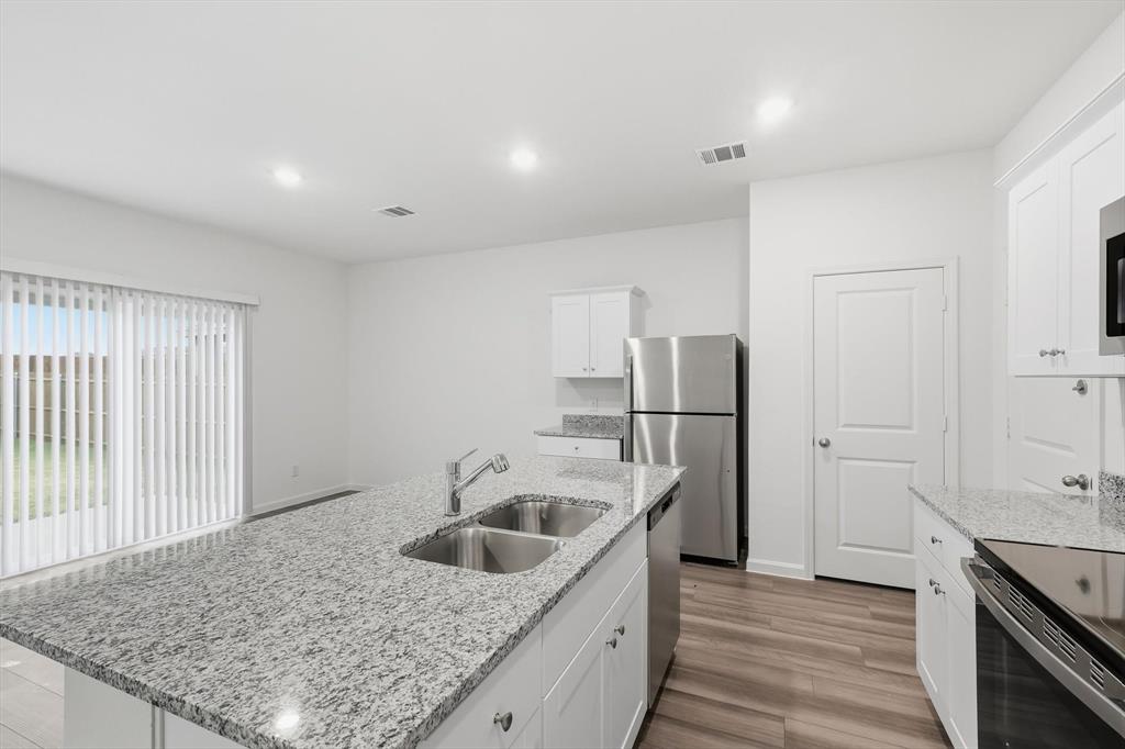 2106 Meadow Park Drive Property Photo 16