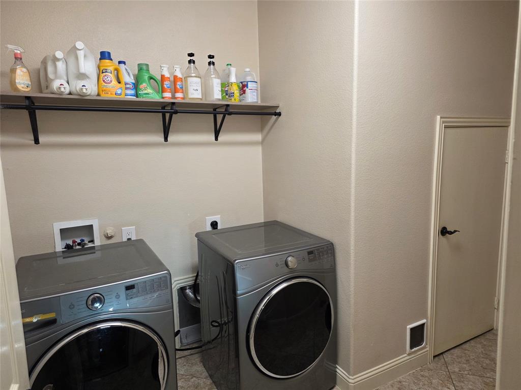 208 Gatwick Court Property Photo 33