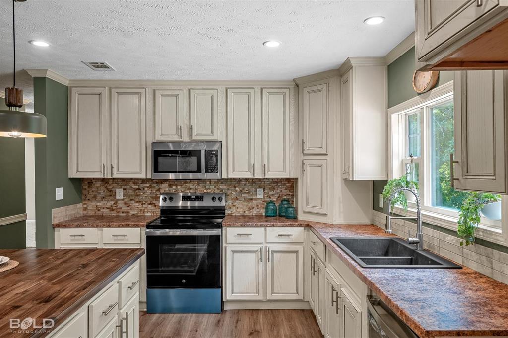 9590 Deren Property Photo 15