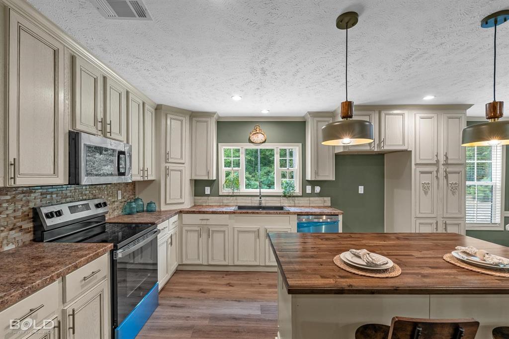 9590 Deren Property Photo 17