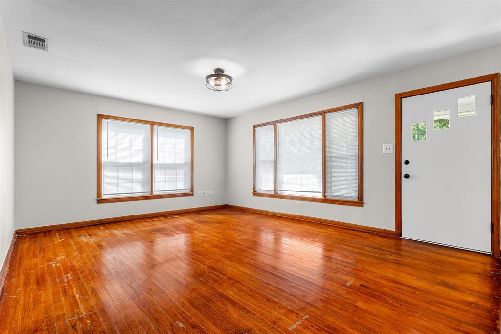 3325 Windsor Avenue Property Photo 4