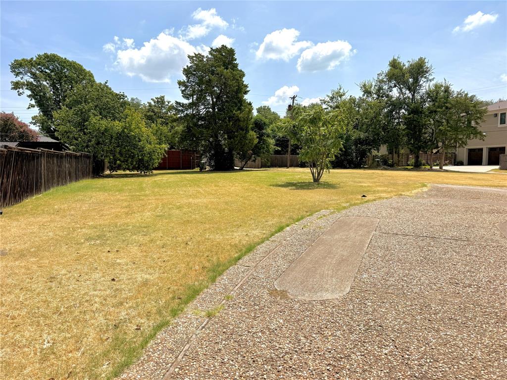 11430 Midway Road Property Photo 6
