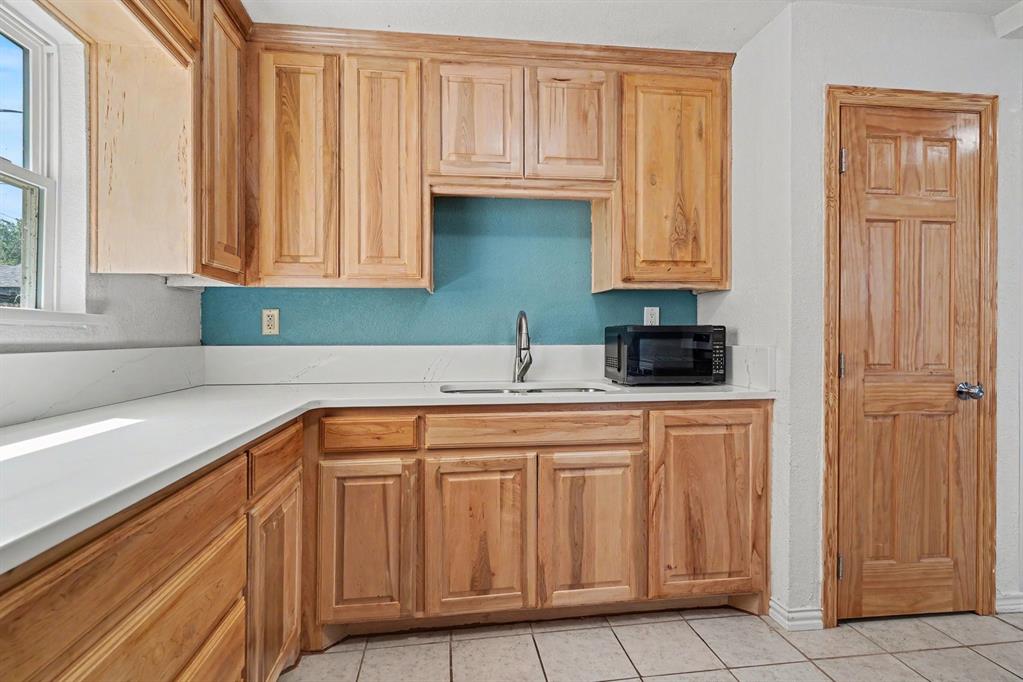 5009 Royal Drive Property Photo 9