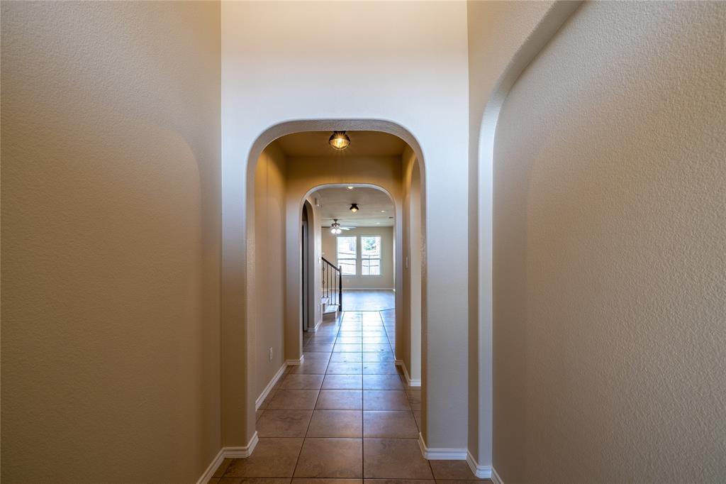 2813 Saddle Creek Drive Property Photo 2