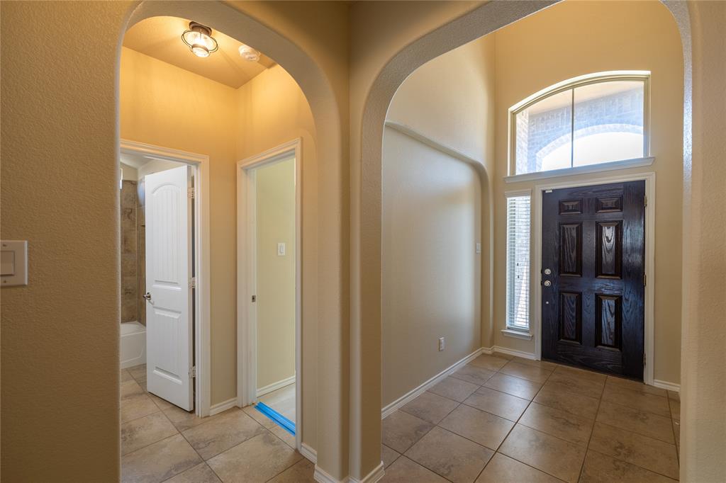 2813 Saddle Creek Drive Property Photo 3