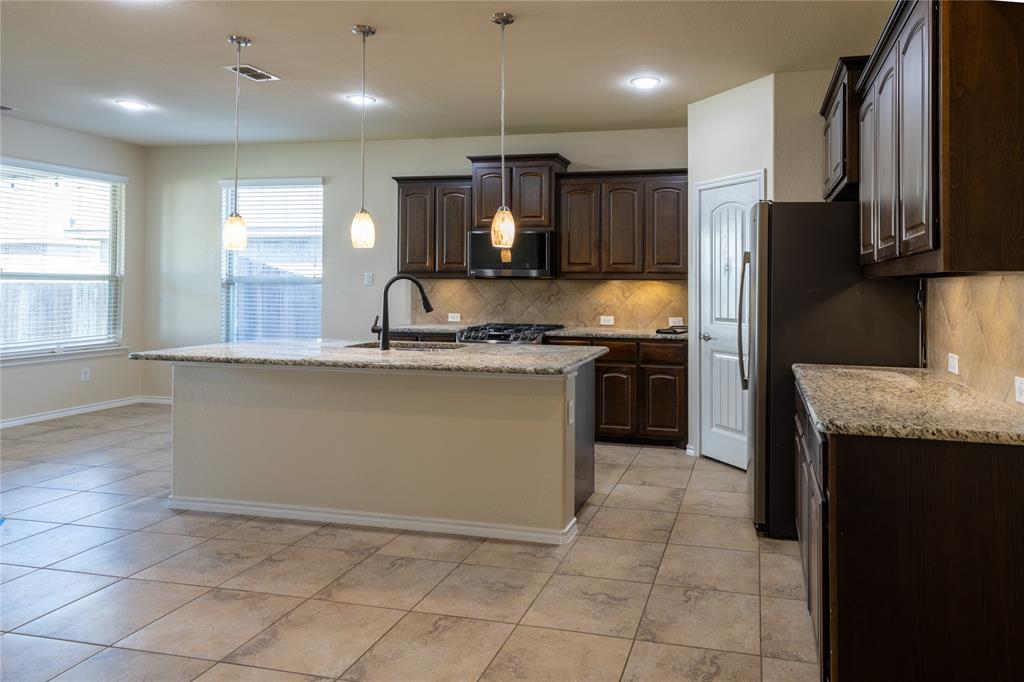 2813 Saddle Creek Drive Property Photo 4