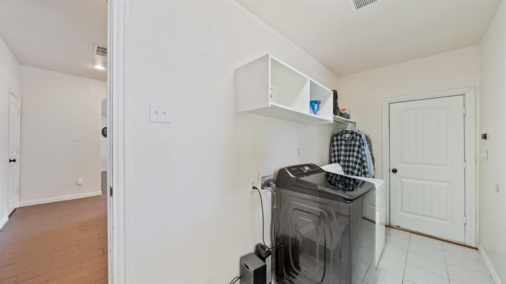 308 E 8th Street Property Photo 15