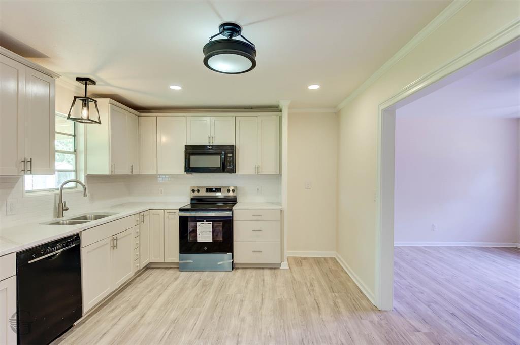 5421 Daffodil Avenue Property Photo 3