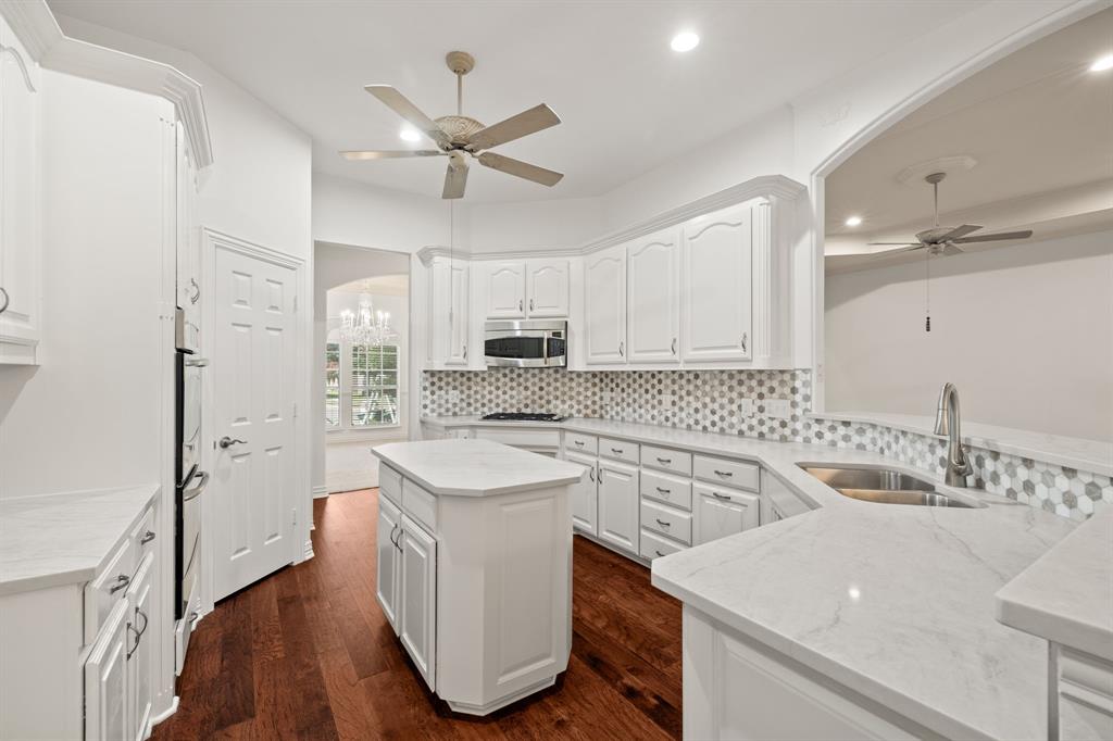 4909 Lakewood Drive Property Photo 13