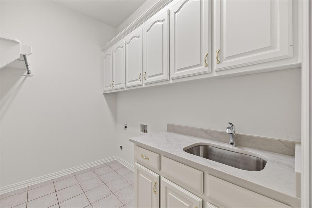 4909 Lakewood Drive Property Photo 17