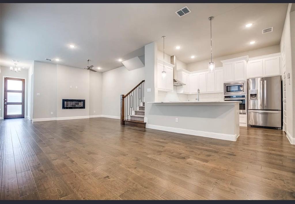 4184 Curtiss Drive Property Photo 3