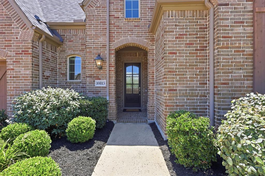 10813 Sycamore Falls Drive Property Photo 3