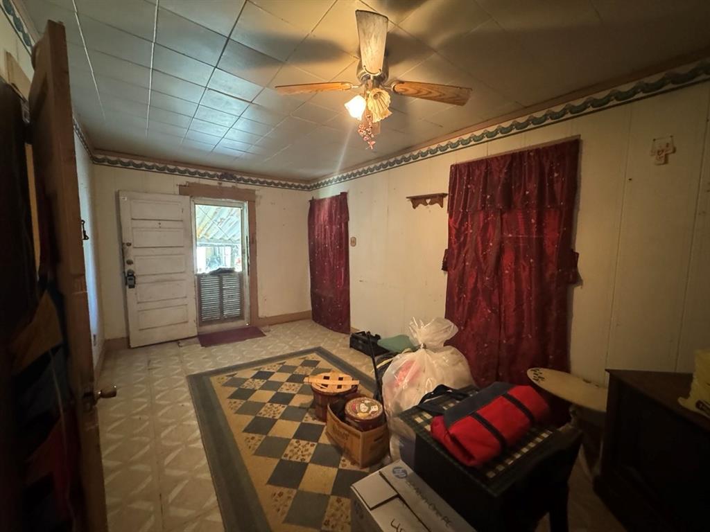 210 Oak Run Property Photo 3
