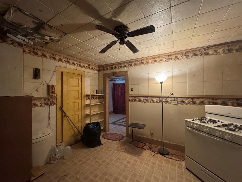 210 Oak Run Property Photo 5