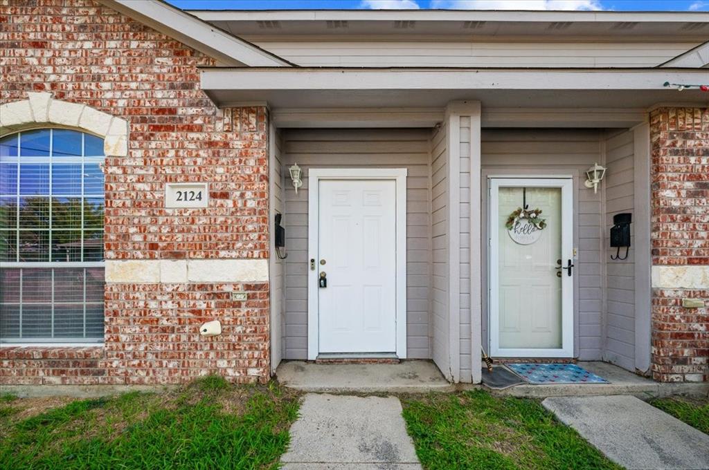 2122 W E Roberts Drive Property Photo 2