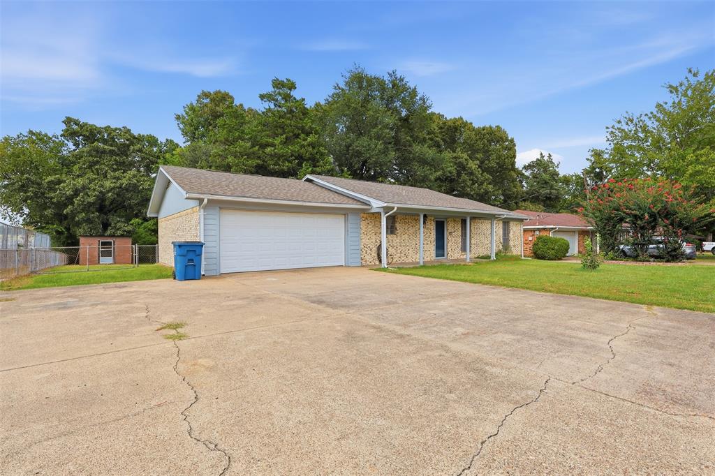 108 Brenda Dr. Property Photo 2