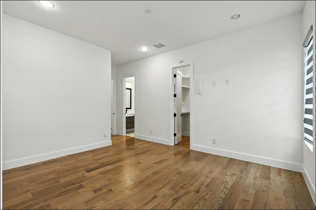 3523 N Versailles Avenue Property Photo 8