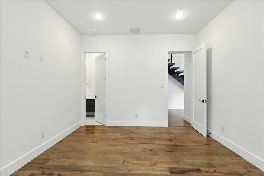 3523 N Versailles Avenue Property Photo 10