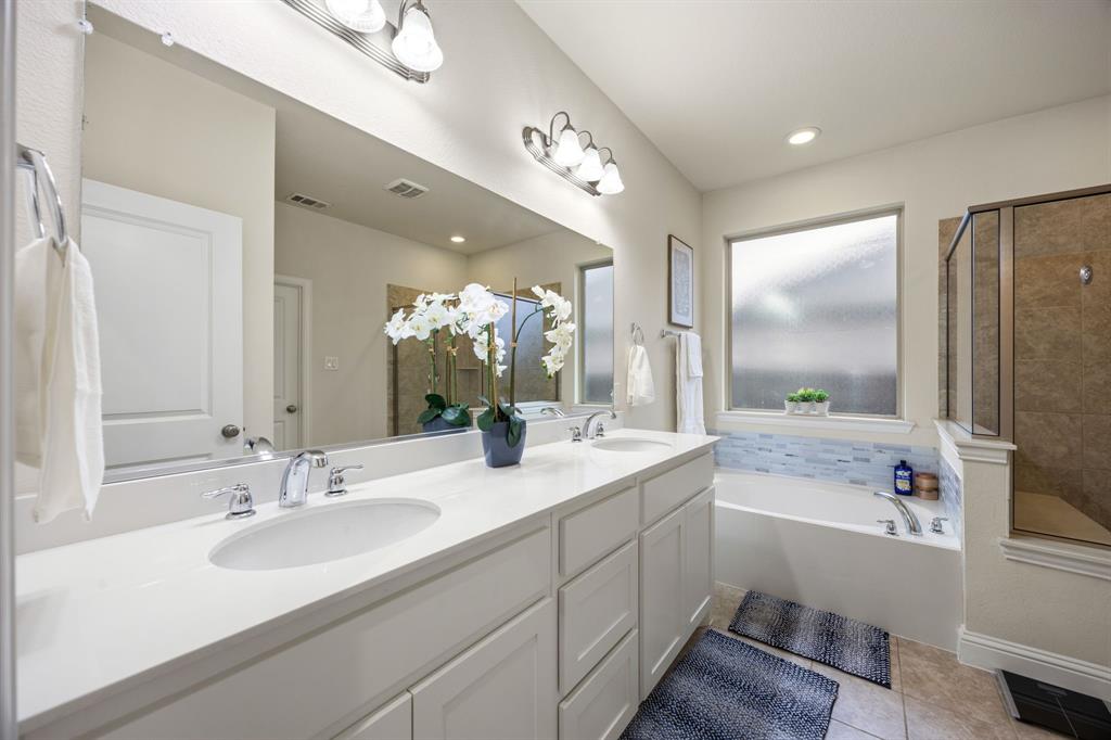 908 Spring Falls Drive Property Photo 18