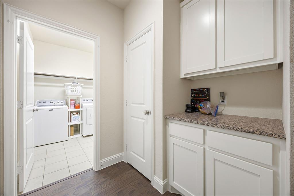908 Spring Falls Drive Property Photo 20