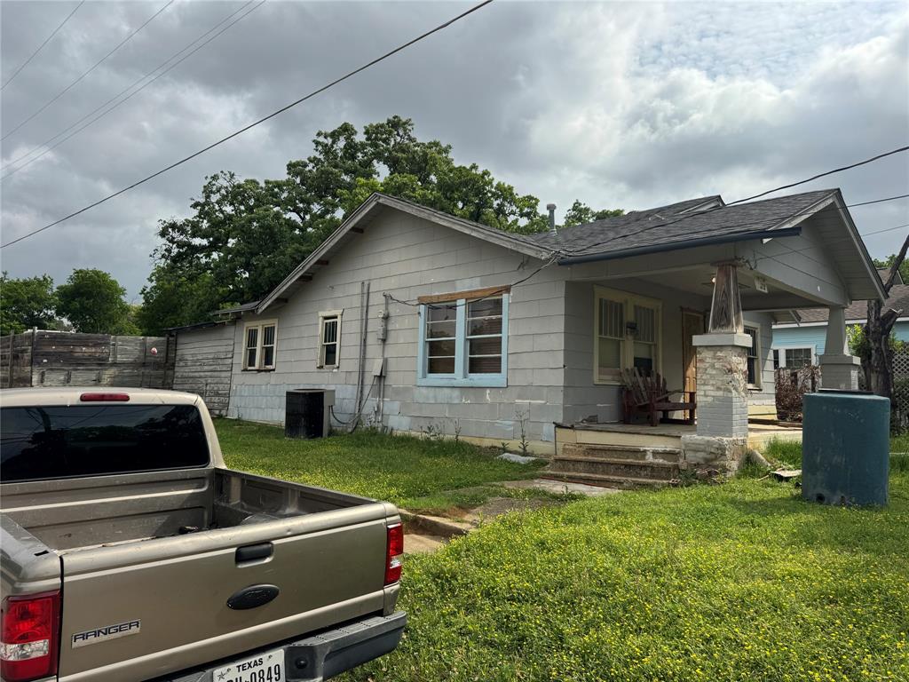 3301 Baylor Street Property Photo 5