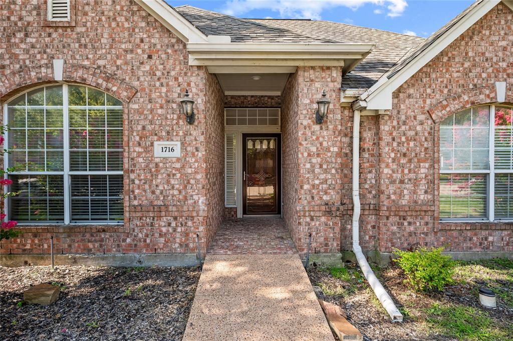 1716 Mapleleaf Falls Drive Property Photo 3
