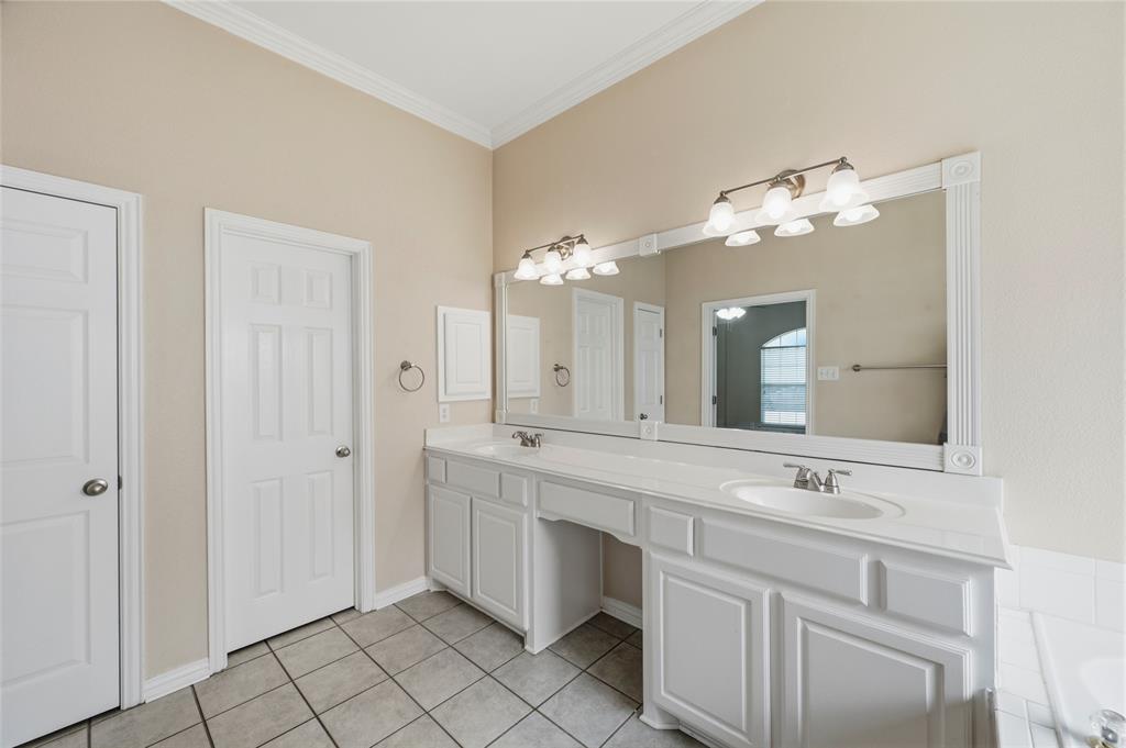 1716 Mapleleaf Falls Drive Property Photo 21