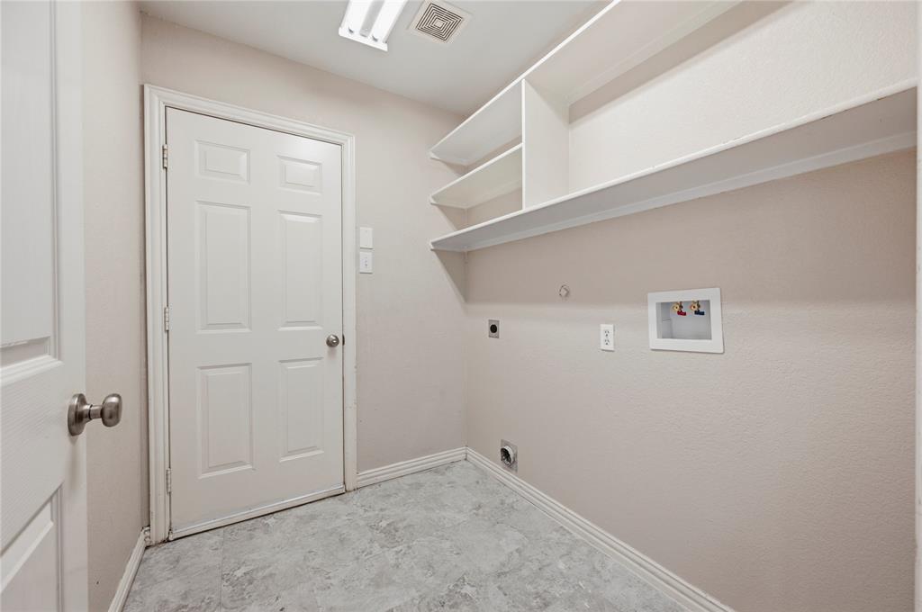1716 Mapleleaf Falls Drive Property Photo 28