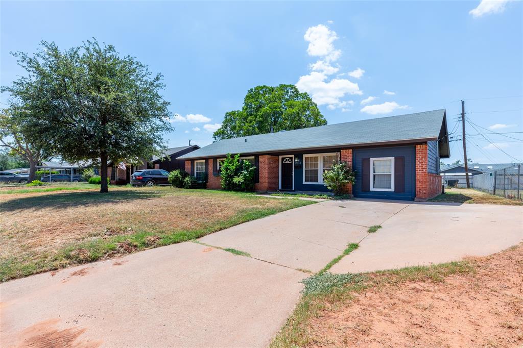 2152 Westview Drive Property Photo 2