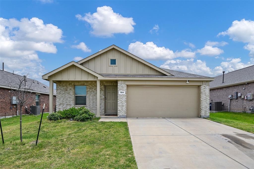 1104 Crestview Drive Property Photo 1