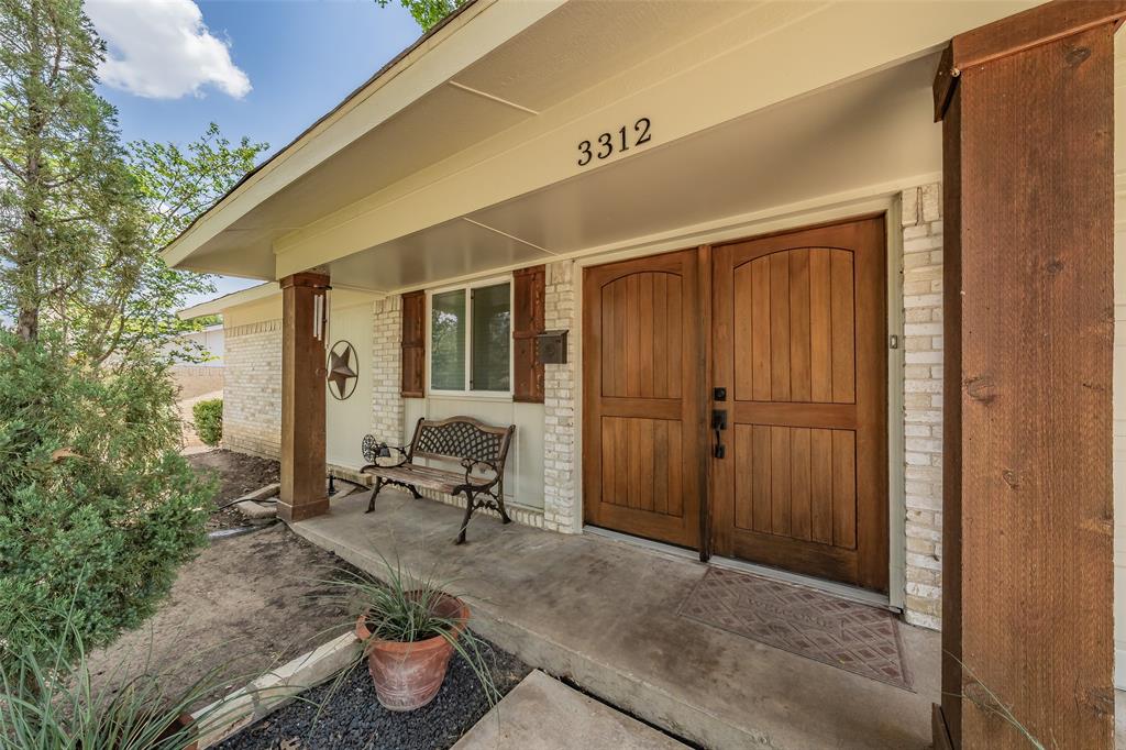 3312 Sharon Circle Property Photo 2