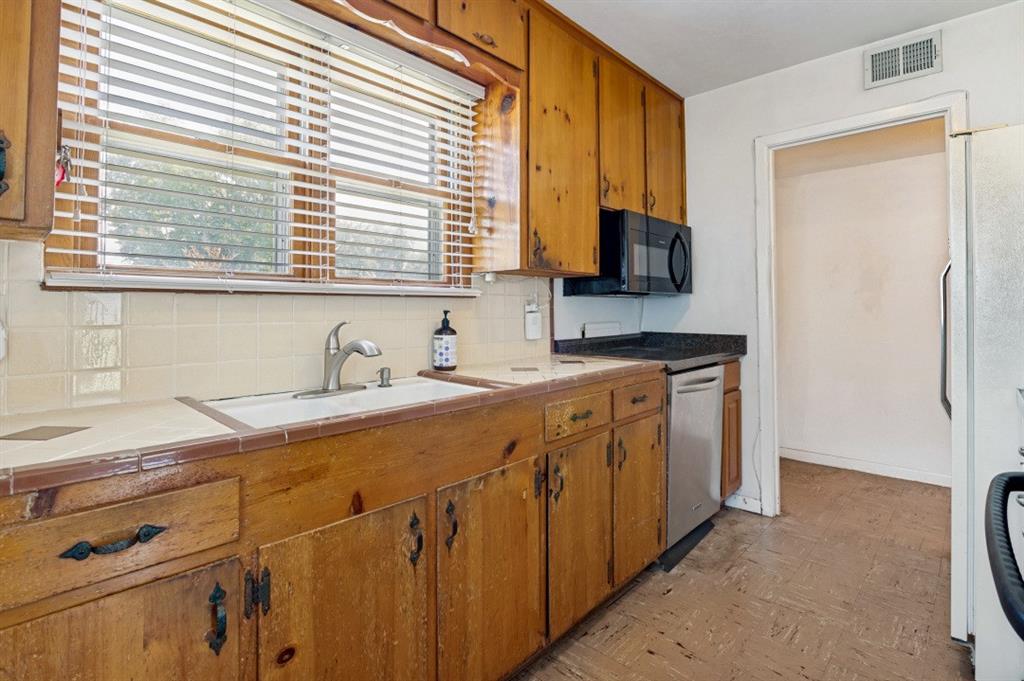 408 Bryan Drive Property Photo 10