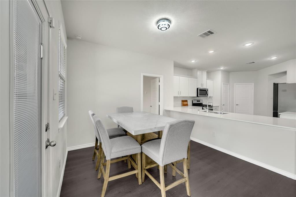 1117 Goldfinch Drive Property Photo 8