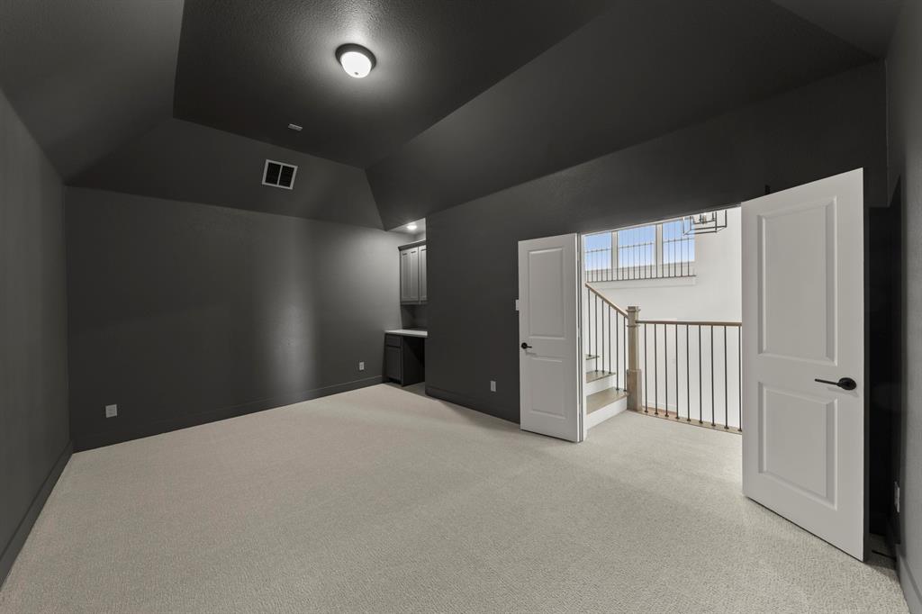 5098 Ivybridge Drive Property Photo 24
