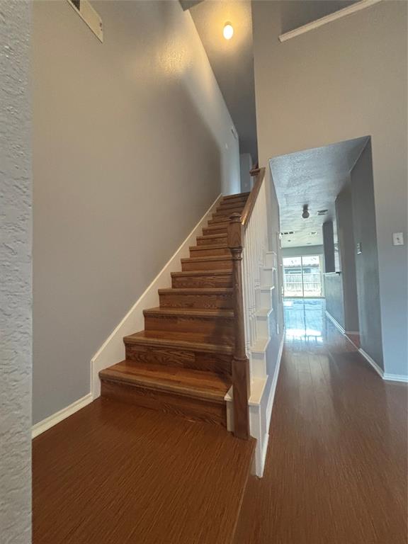 5012 Raymond Drive Property Photo 9