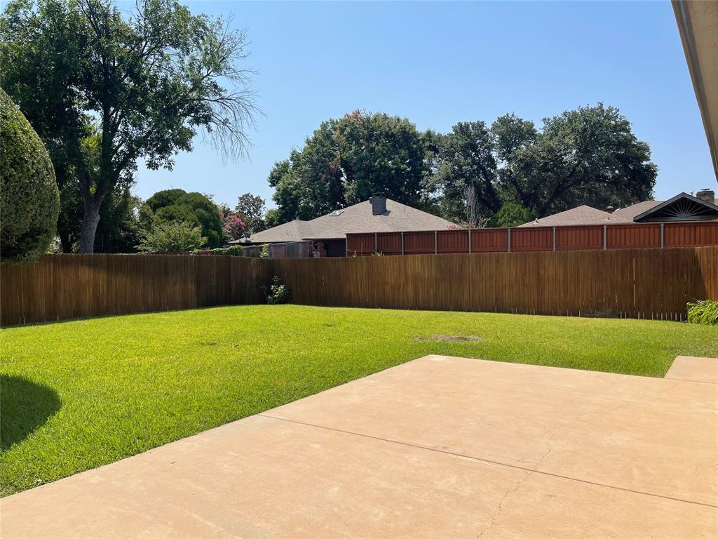 2212 Kirby Drive Property Photo 3